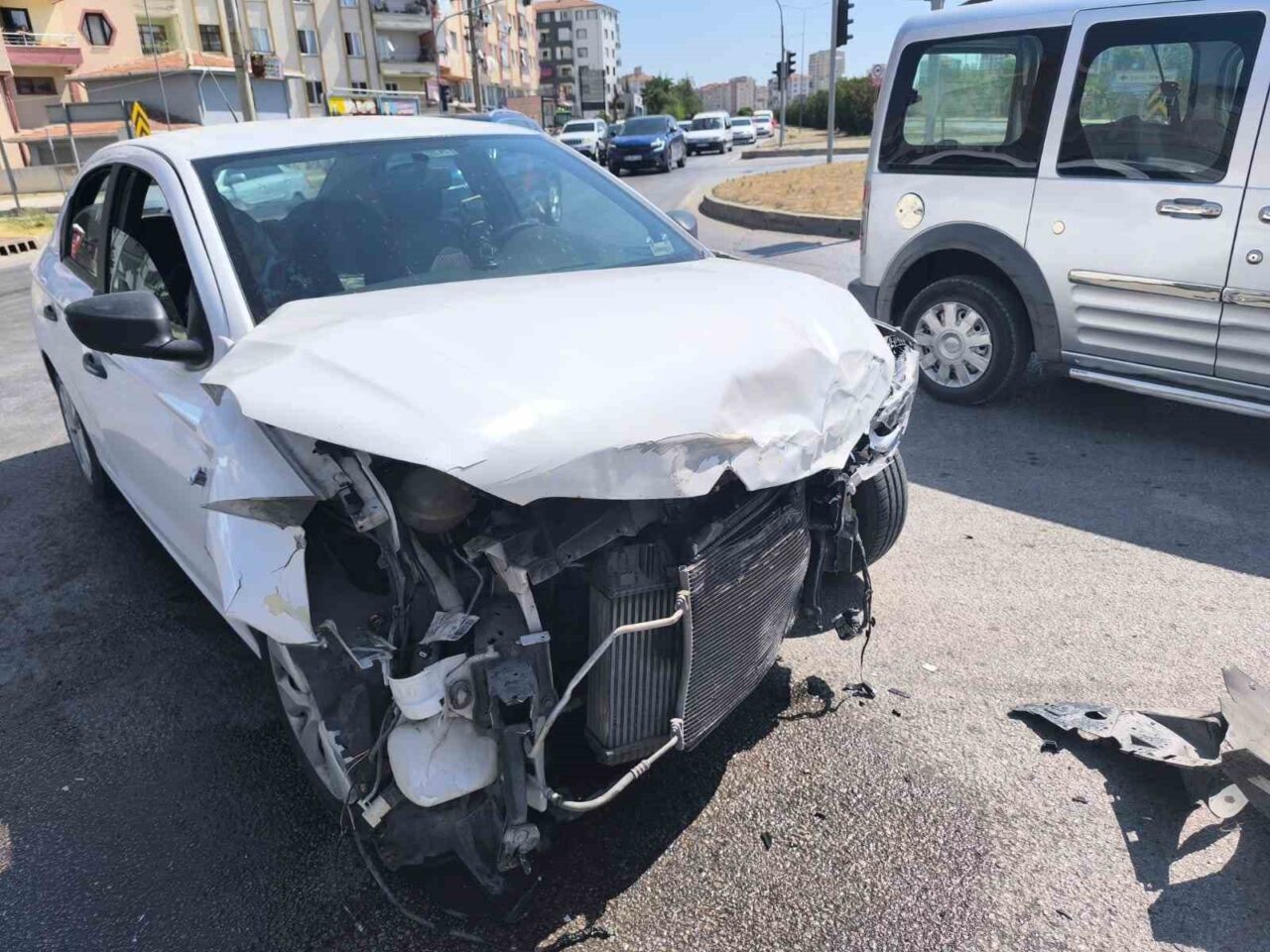 Çorum’un Sungurlu ilçesinde üç aracın karıştığı zincirleme trafik kazasında 1’i