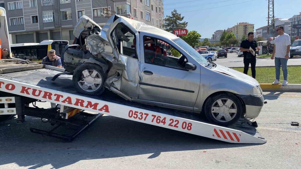 Çorum’da 5 aracın karıştığı zincirleme trafik kazasında 6 kişi yaralandı.