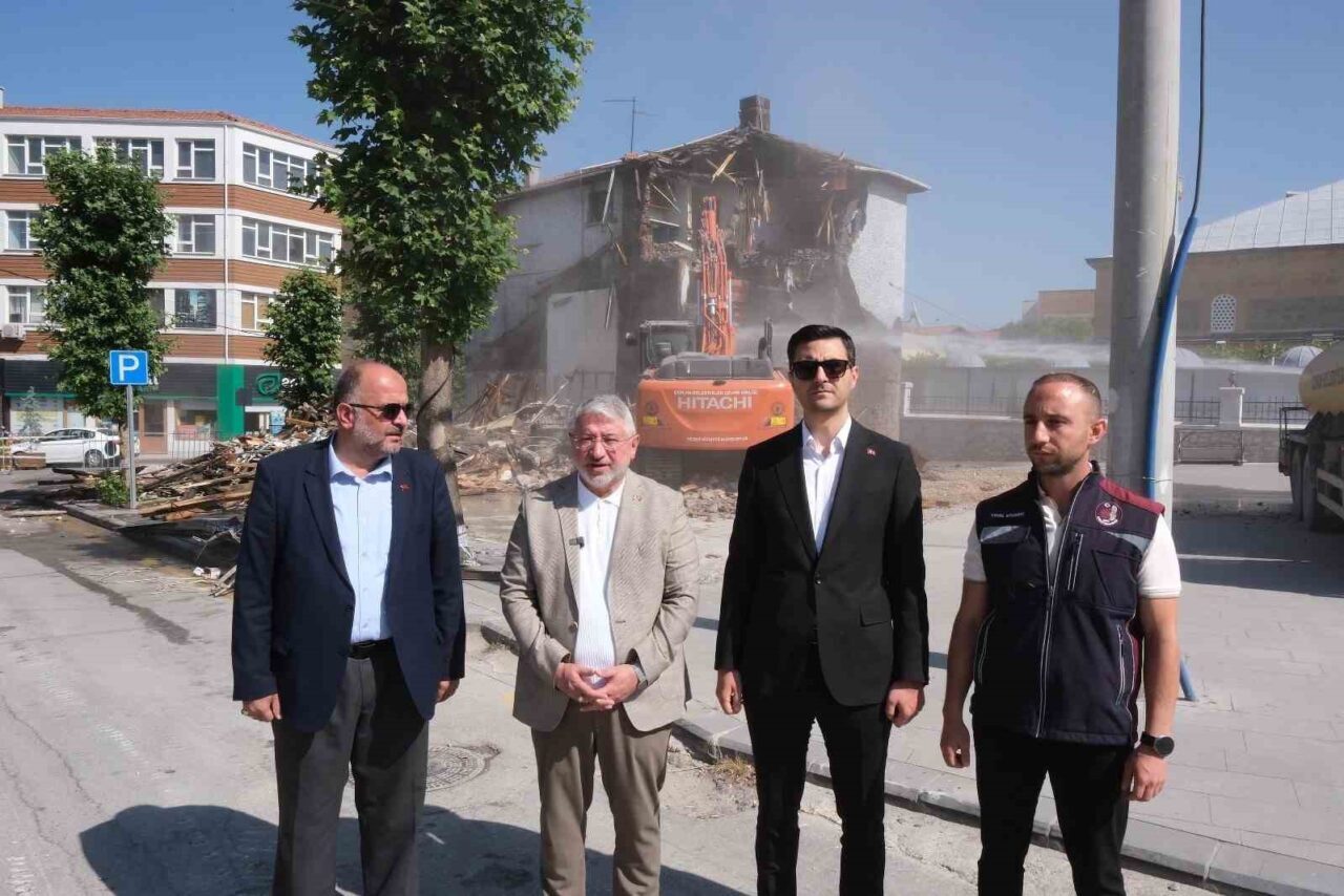 Çorum Belediyesi, kent merkezindeki tarihi dokuyu gün yüzüne çıkarmaya yönelik