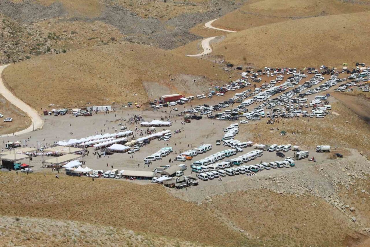 Şırnak’ta, Cudi Dağı’nda düzenlenen Hz. Nuh’u anma programı, vatandaşların yoğun