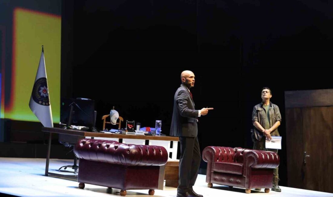 Cumhurbaşkanı Recep Tayyip Erdoğan, eşi Emine Erdoğan ile birlikte 15