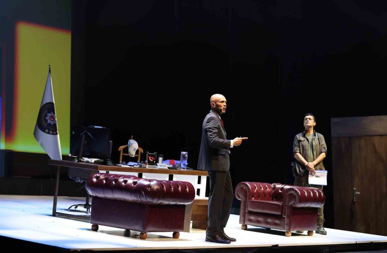 Cumhurbaşkanı Recep Tayyip Erdoğan, eşi Emine Erdoğan ile birlikte 15