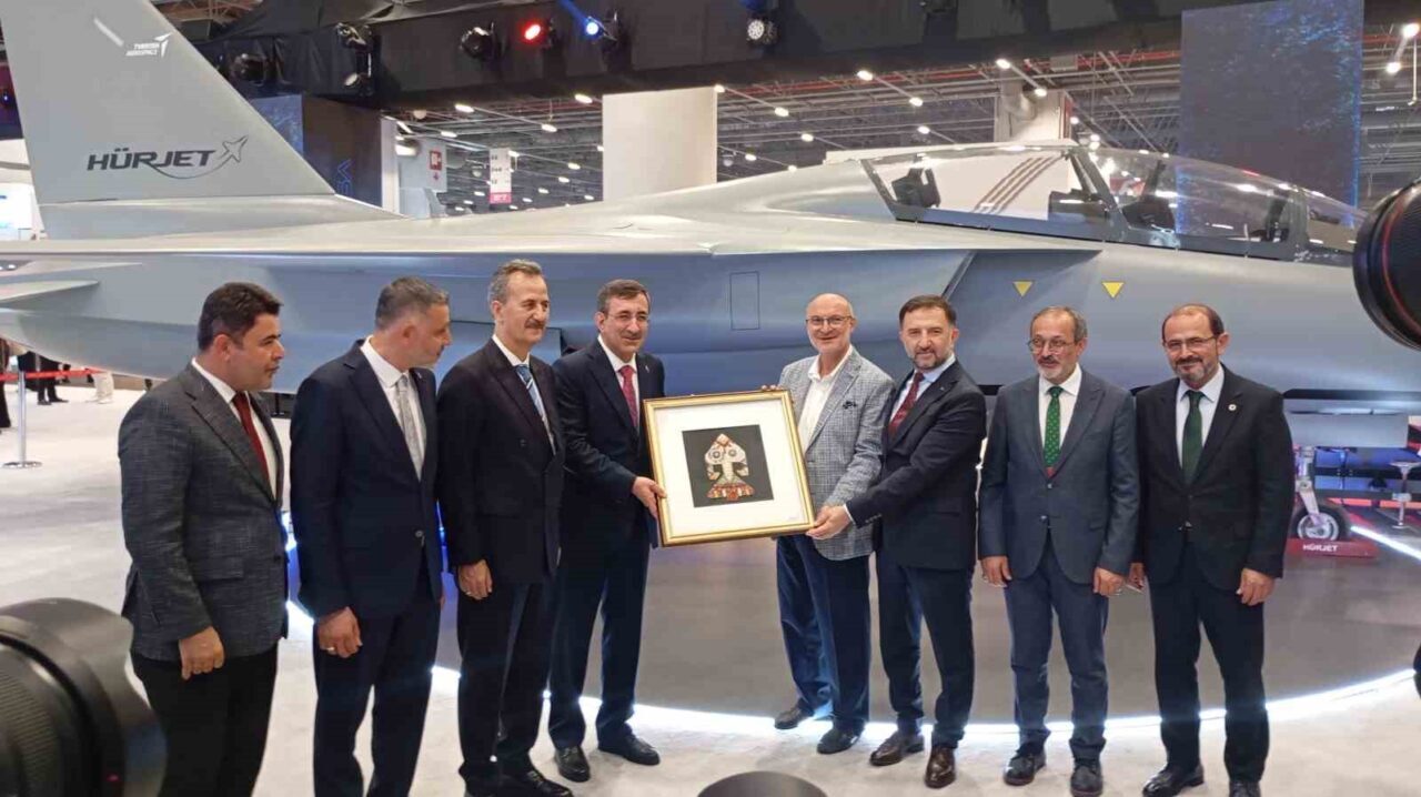 Cumhurbaşkanı Yardımcısı Cevdet Yılmaz, İstanbul’da düzenlenen 17. Uluslararası Savunma Sanayii