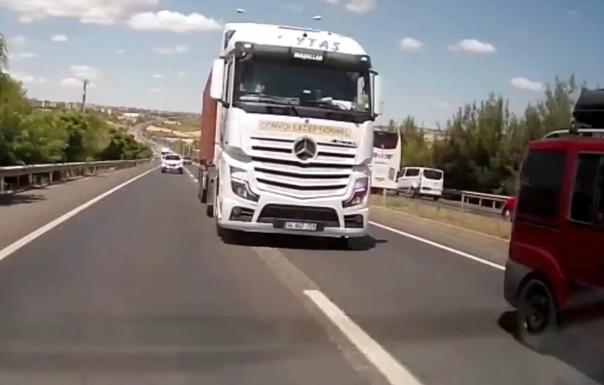 Tekirdağ İstanbul istikameti D-110 Karayolu üzerinde seyir halindeki bir tır