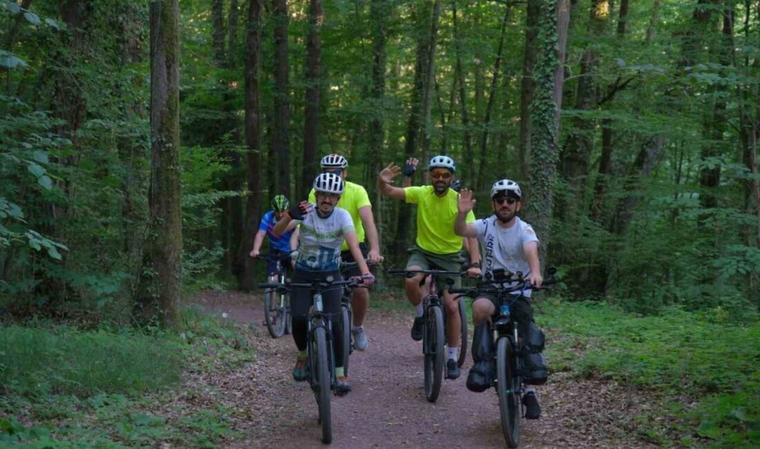 Avrupa’nın en büyük doğal yaşam parkı Ormanya’da gerçekleştirilen dağ bisikleti