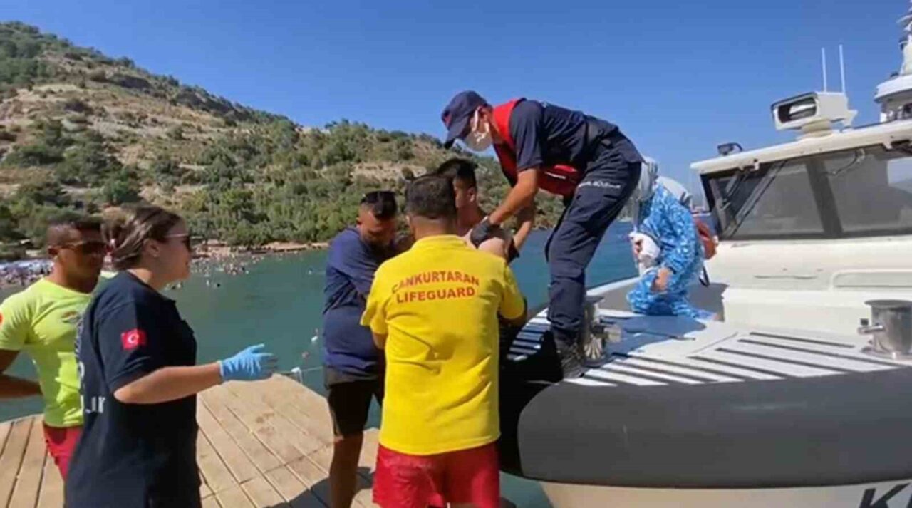 Muğla’nın Dalaman ilçesinde gezi teknesinde yaralanan vatandaş, Sahil Güvenlik ekipleri