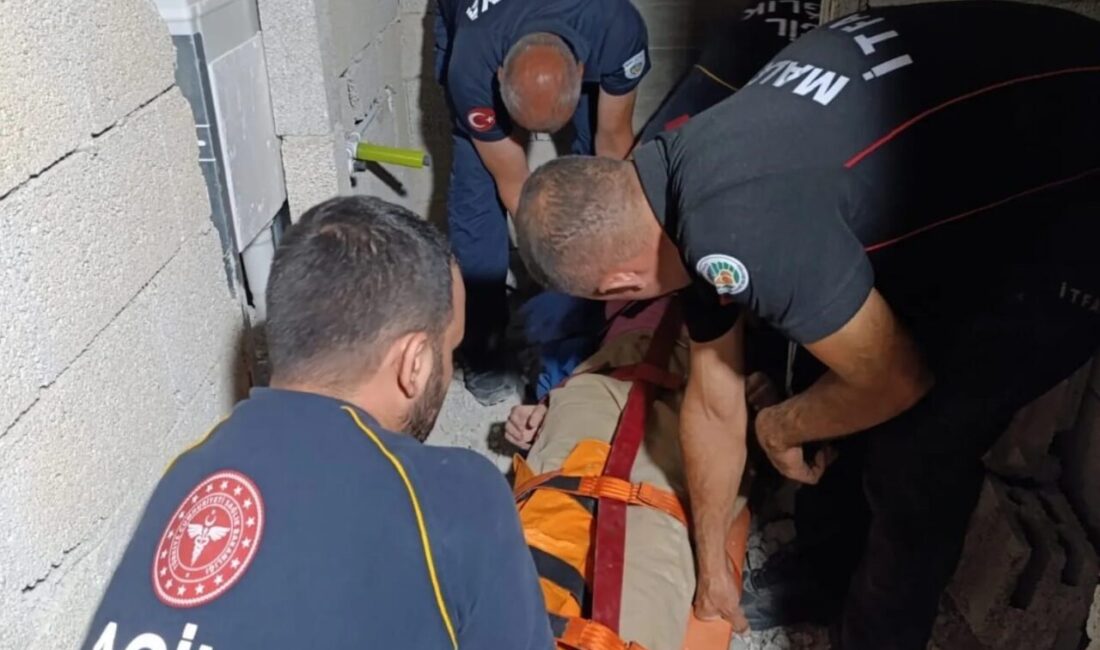 Malatya’nın Darende ilçesinde bir inşaatta asansör boşluğuna düşen kadın yaralandı.