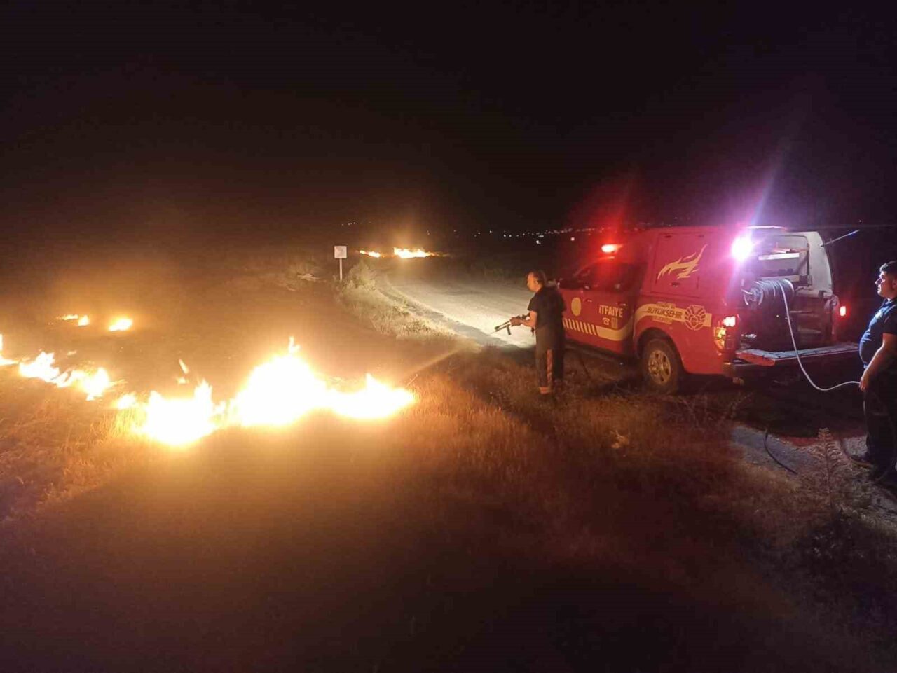 Malatya’nın Darende ilçesinde çıkan ot yangını itfaiye ekipleri tarafından söndürüldü.
