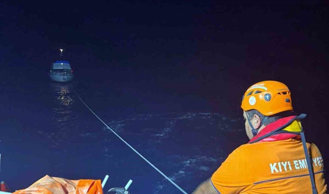 Muğla’nın Datça ilçesi açıklarında makine arızası nedeniyle sürüklenen ve içinde