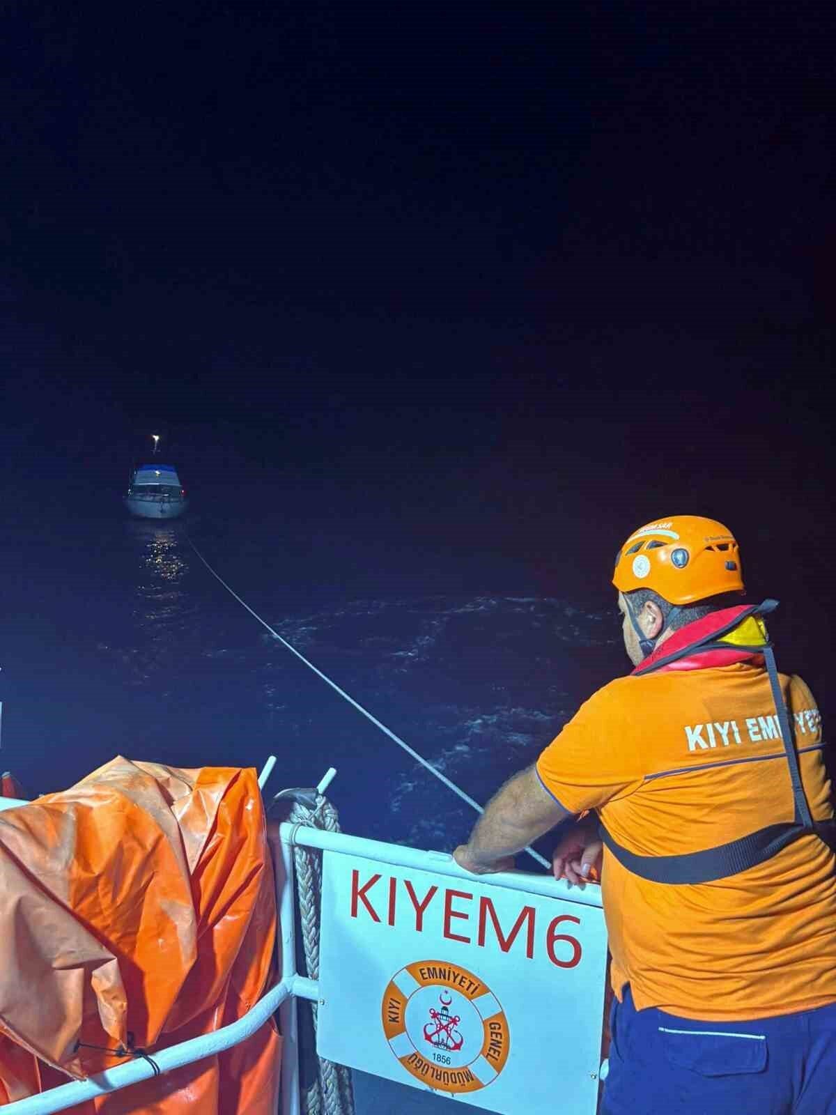 Muğla’nın Datça ilçesi açıklarında makine arızası nedeniyle sürüklenen ve içinde