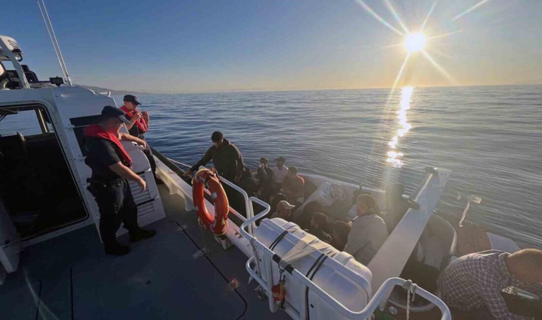 Muğla’nın Datça ilçesi açıklarında içinde düzensiz göçmenlerin bulunduğu fiber teknenin