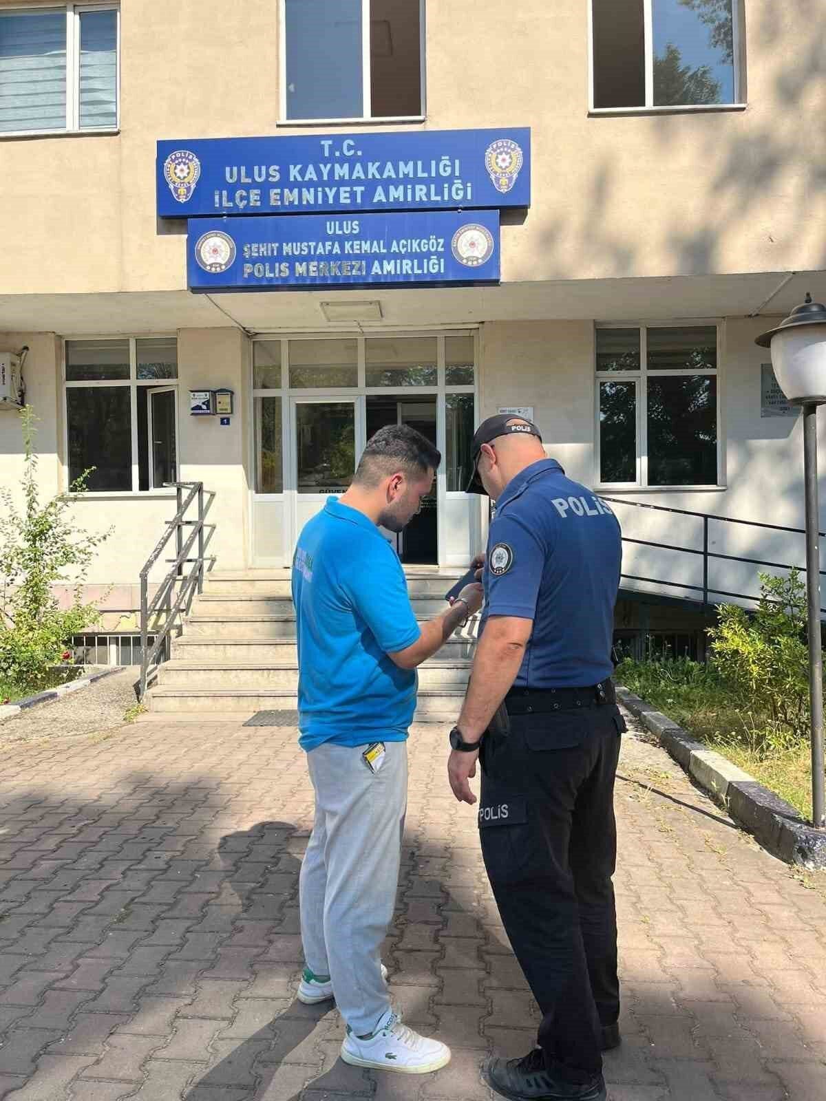 Bartın’ın cep telefonuna “dava açıldı” mesajı gelen bir kişiyi dolandırıcışarın