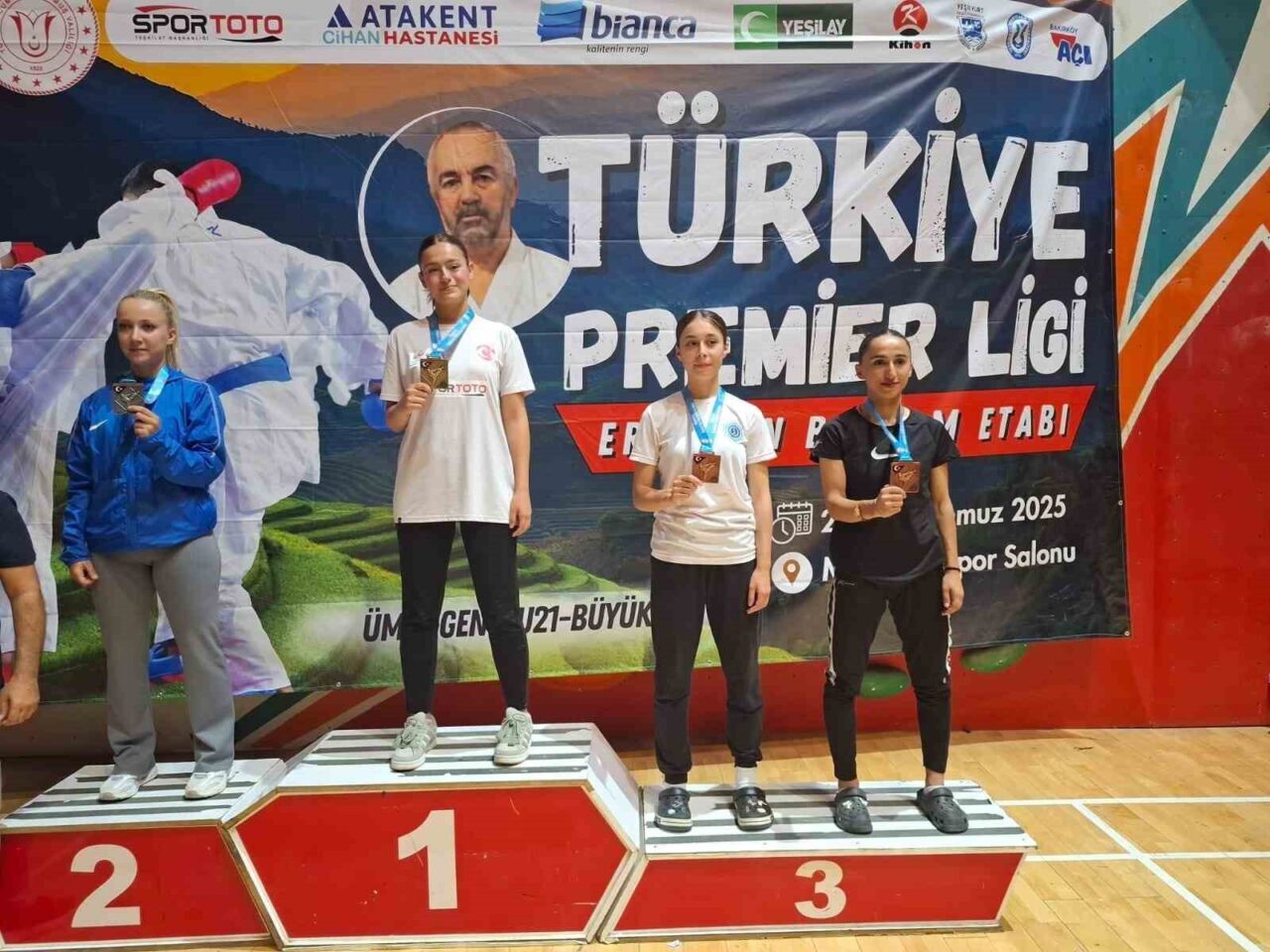 Diyarbakır Büyükşehir Belediyesi bünyesinde çalışmalarını sürdüren sporcu Nazlı Bozkurt, Türkiye