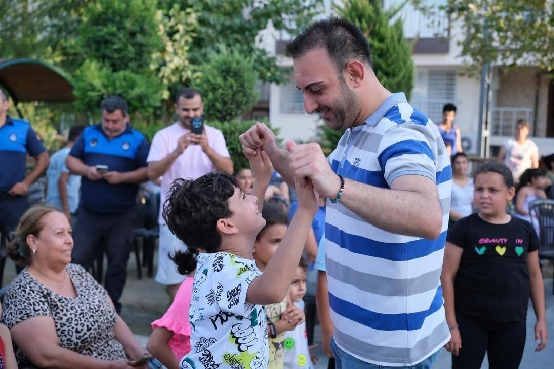 Hatay’ın Defne ilçesinde belediye tarafından düzenlenen etkinlikte çocuklar doyasıya eğlendi.