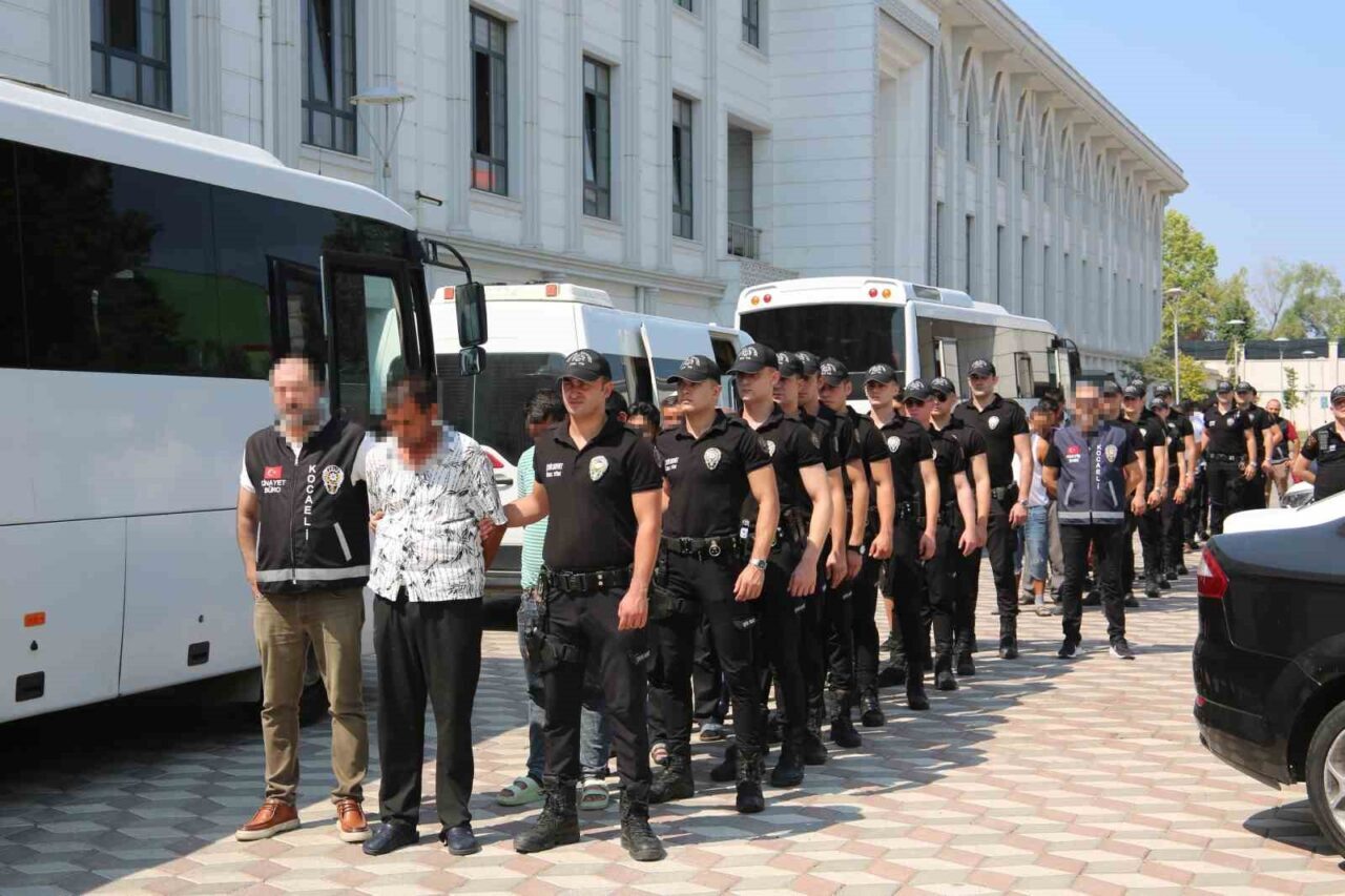 Kocaeli’nin İzmit ilçesinde iki aile arasında çıkan ve 2’si ağır
