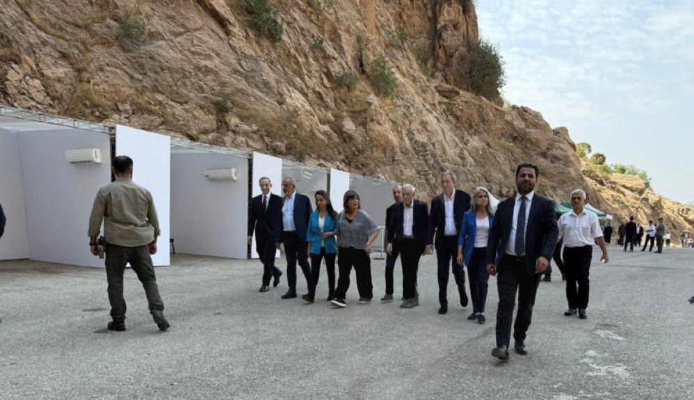 Terör örgütü PKK’nın Irak’ın Süleymaniye kentinde silah bırakmaya bugün başlarken