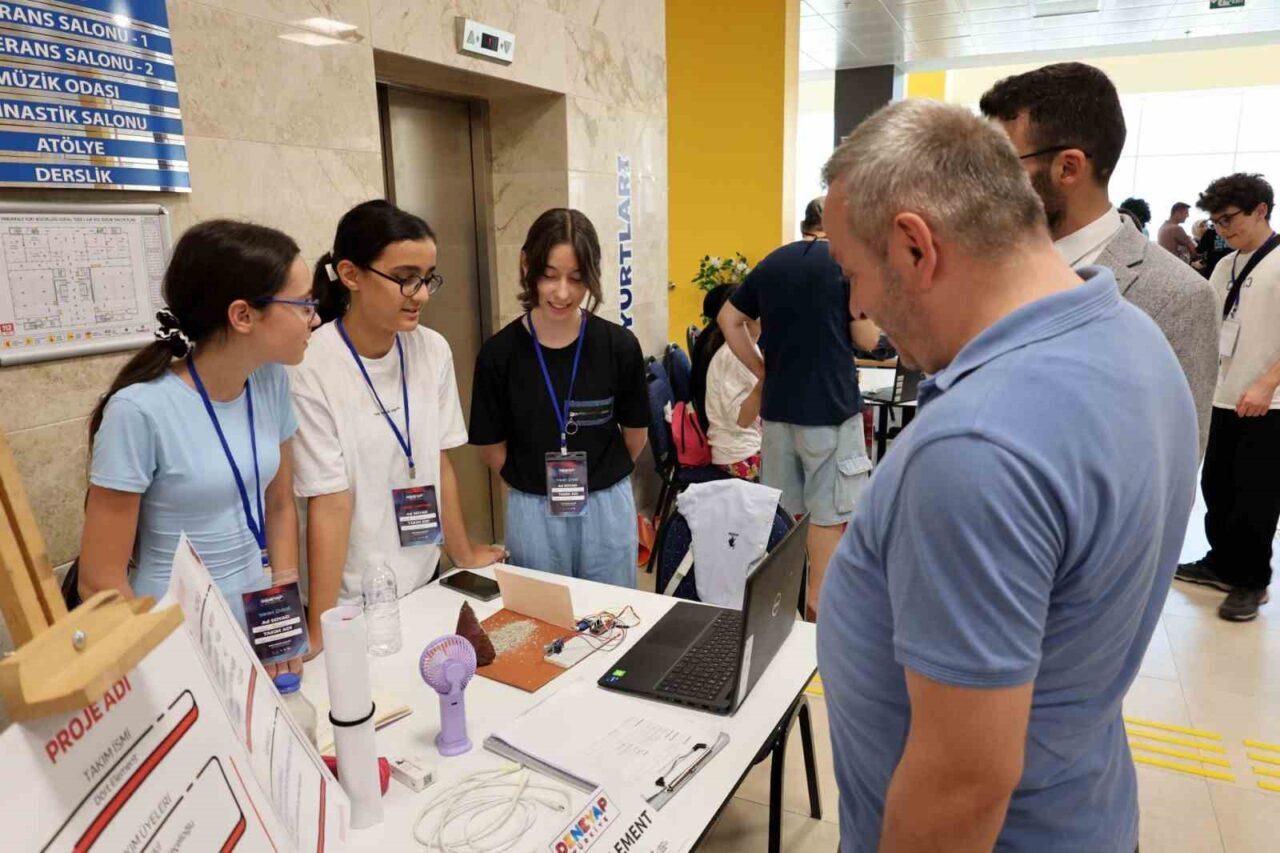 Deneyap Teknoloji Atölyesinde eğitim gören öğrenciler ‘Elektronik Programlama Ve Nesnelerin