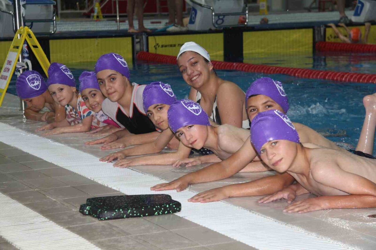 Gençlik ve Spor Bakanlığı tarafından yürütülen “Yüzme Bilmeyen Kalmasın” projesi
