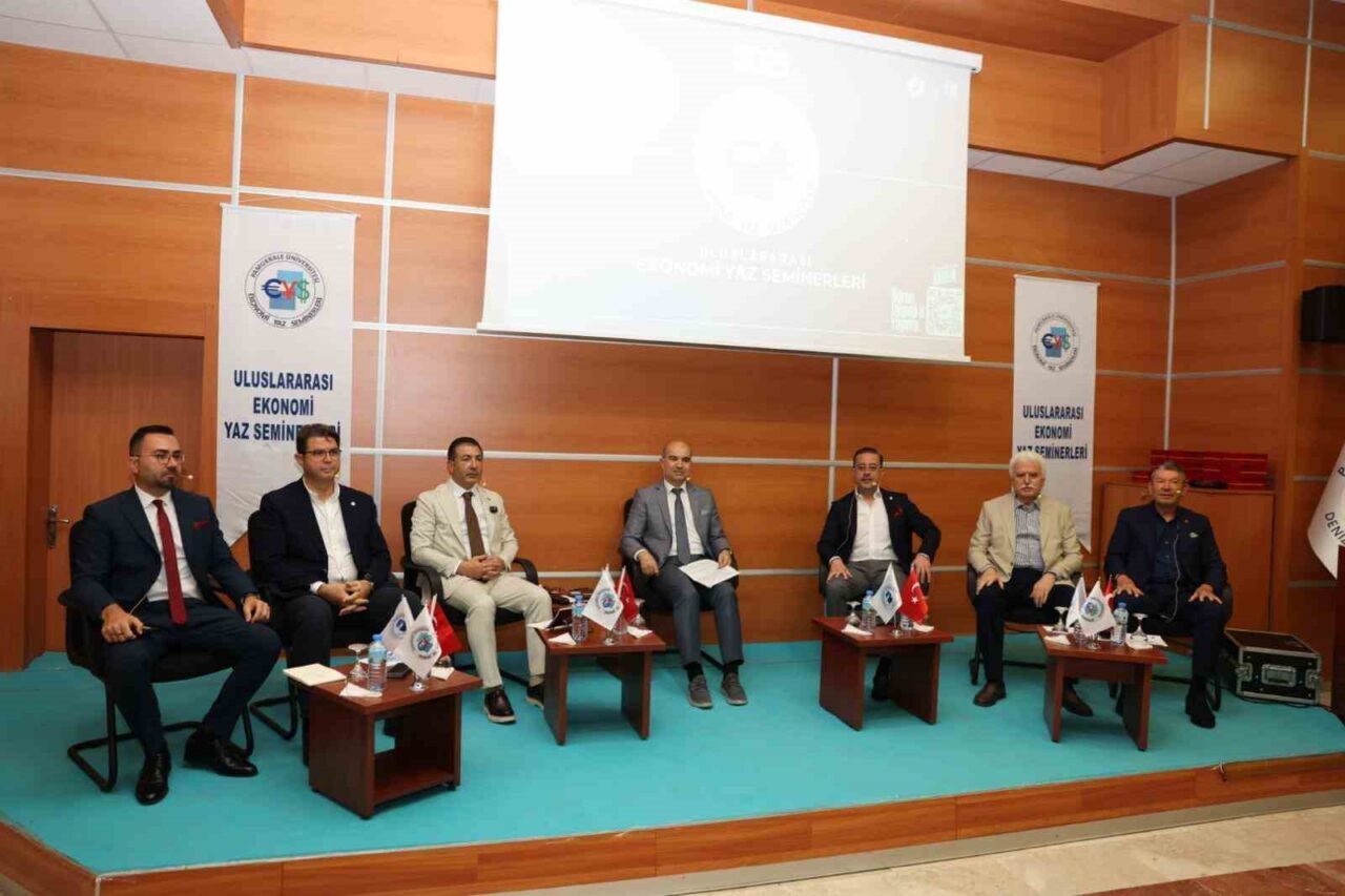 Denizli Ekonomisi Panelinde iş dünyasıyla bir araya gelen Denizli Organize