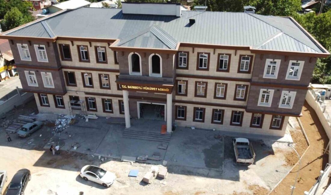 Adana’nın Saimbeyli ilçesinde 6 Şubat depremlerinde orta hasar alarak yıkılan