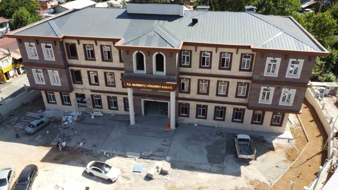 Adana’nın Saimbeyli ilçesinde 6 Şubat depremlerinde orta hasar alarak yıkılan
