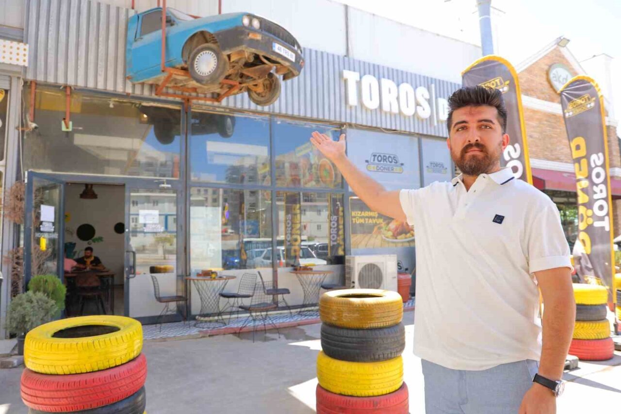 Kahramanmaraş’ta 6 Şubat depreminde babasından kalan otomobilin yarısı enkaz altında