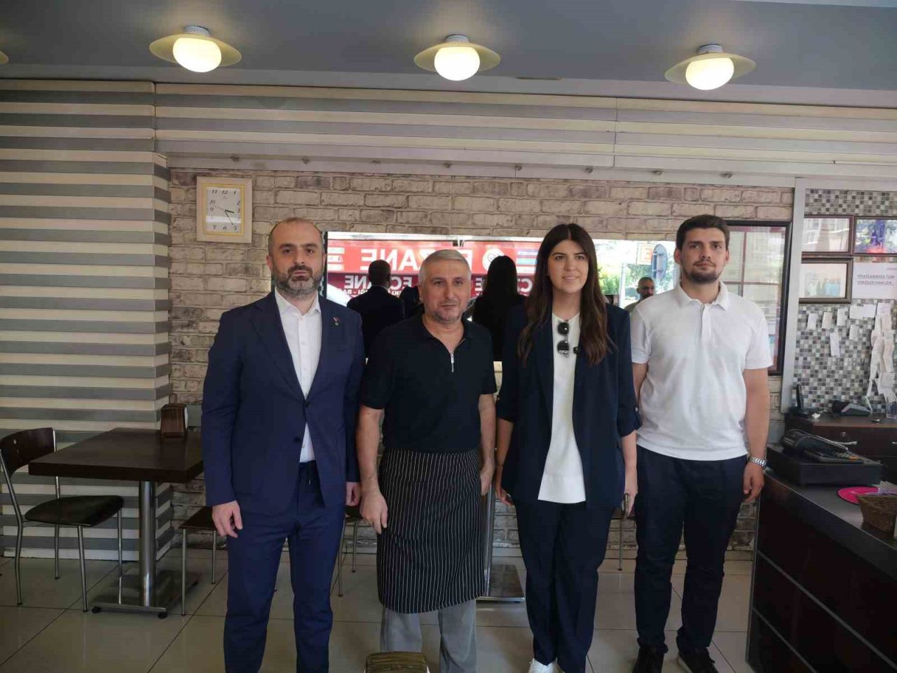 AK Parti İstanbul Milletvekili Derya Ayaydın, Fatih’te gerçekleştirdiği ziyaretler kapsamında
