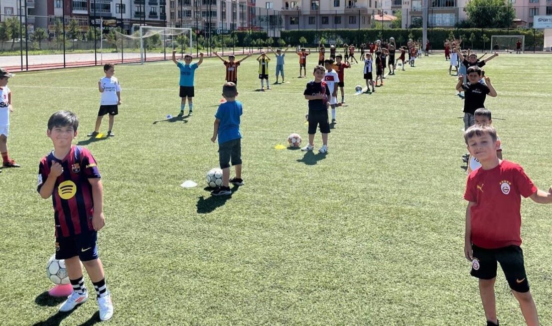 Develi’de düzenlenen Yaz Spor Okulları’na öğrencilerden yoğun katılım sağlandı. Develi