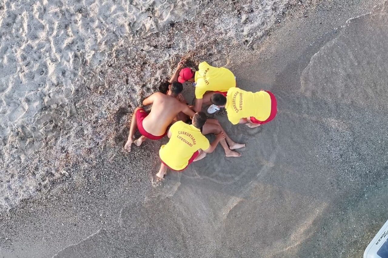 Aydın’ın turizm bölgelerinden olan Didim ilçesinde, cankurtaranlar vatandaşların güvenliği için