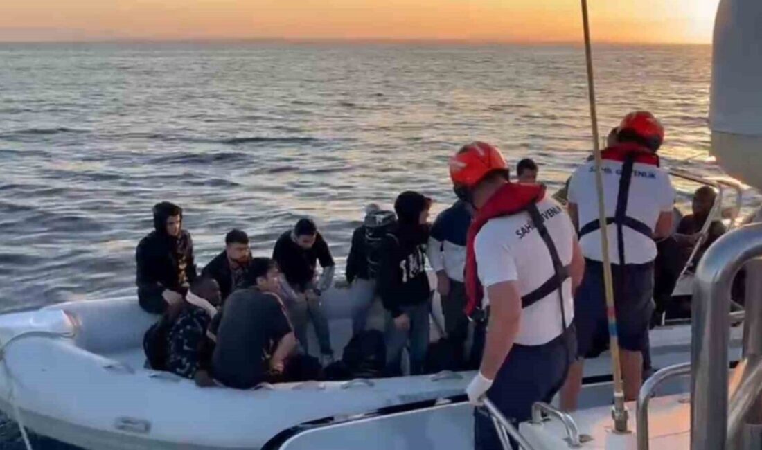 Aydın’ın Didim ilçesi açıklarında lastik bot içerisindeki 21 düzensiz göçmen
