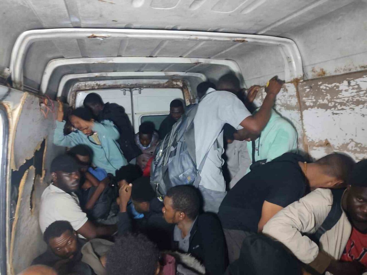 Aydın’ın Didim ilçesinde jandarma ekipleri tarafından yapılan çalışmada koltukları sökülmüş