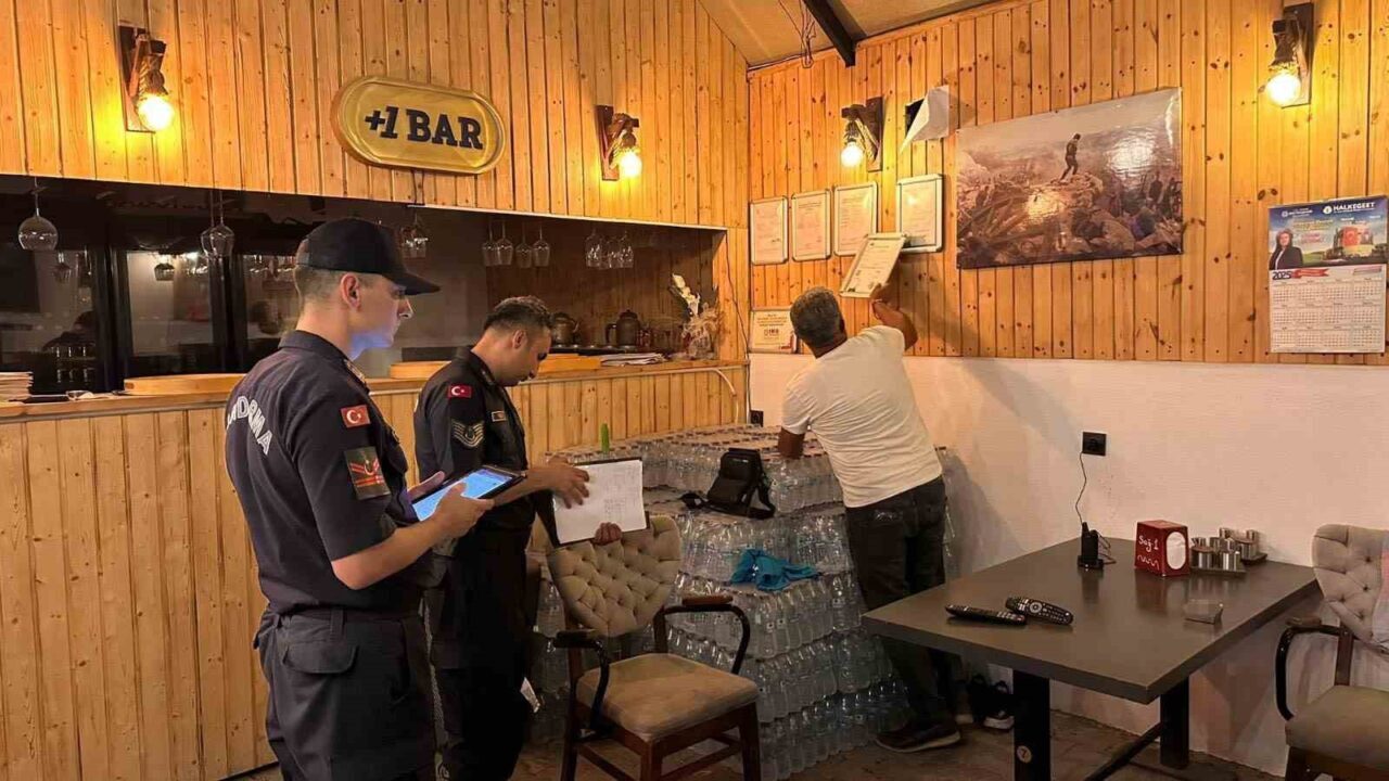 Aydın’ın Didim ilçesi Akbük Mahallesi’nde jandarma ekipleri ile Didim Belediyesi