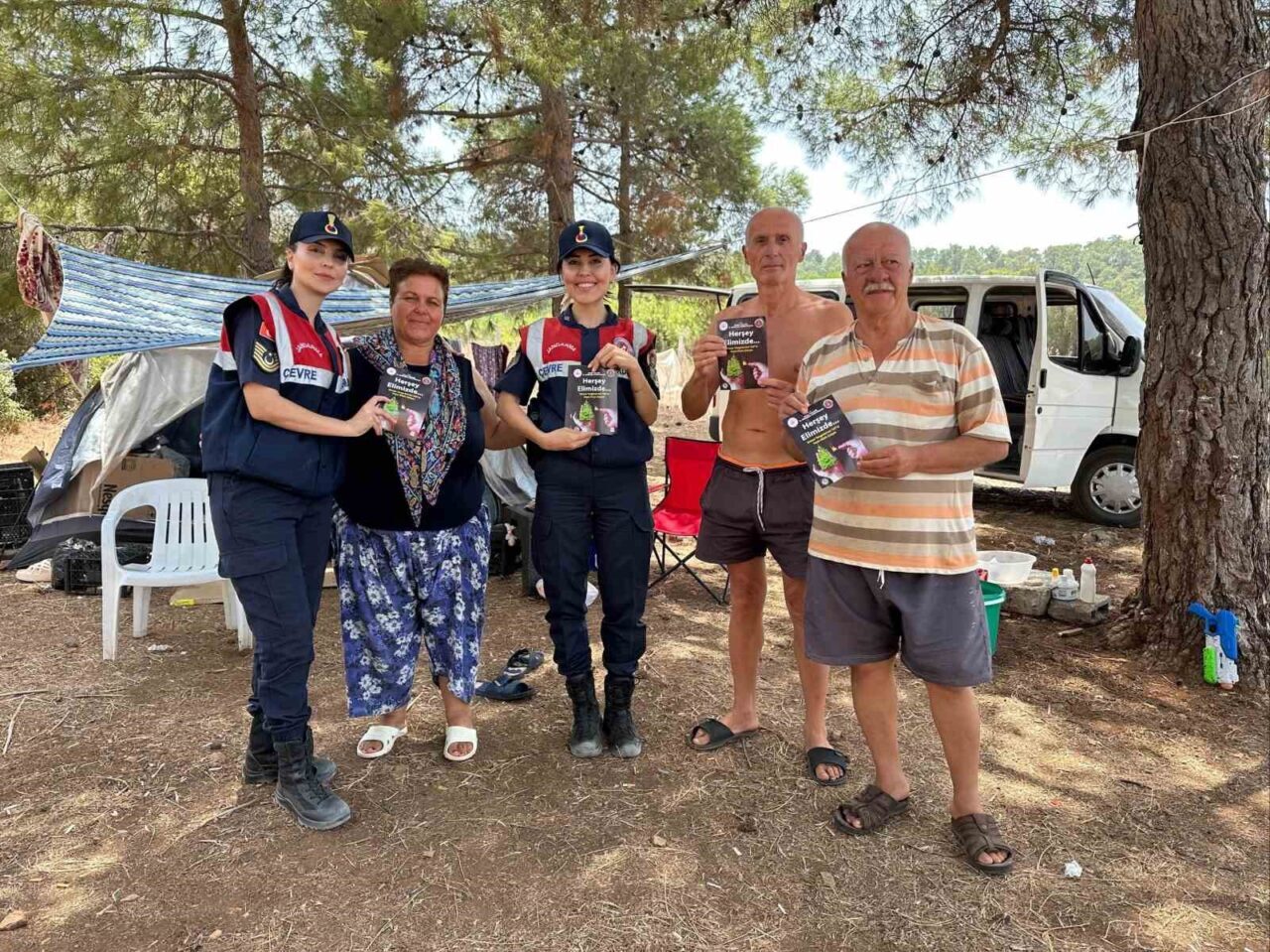 Aydın’ın Didim ilçesinde jandarma ekiplerince yapılan çalışma kapsamında vatandaşlar, orman