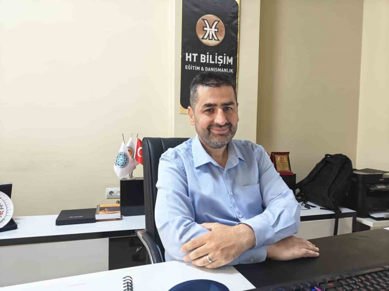 Bilişim Uzmanı Hakan Topuzoğlu, dijital mecralarda ünlü isimlerin yüzleri kullanılarak