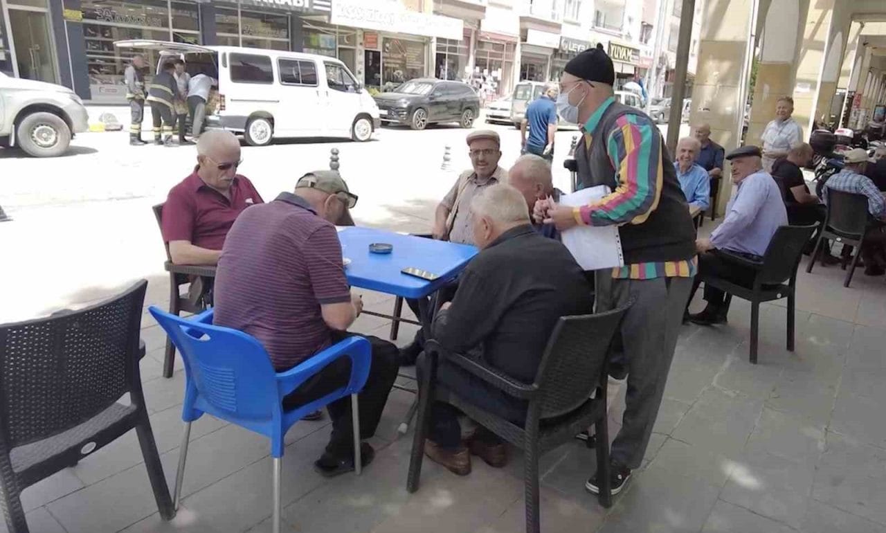 Çankırı’da vatandaşların farkındalığını arttırmak için dilenci kılığına giren zabıta, 10