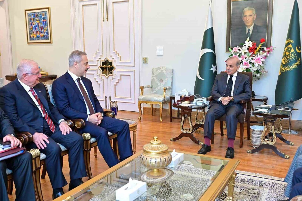 Dışişleri Bakanı Hakan Fidan ile Milli Savunma Bakanı Yaşar Güler,