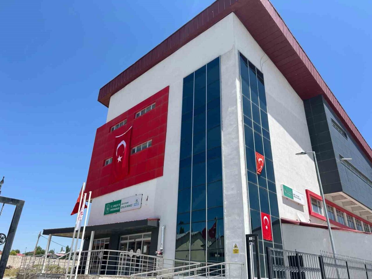 Cumhurbaşkanı Recep Tayyip Erdoğan’ın çağrısının ardından Ağrı’nın Diyadin ilçesinde resmi