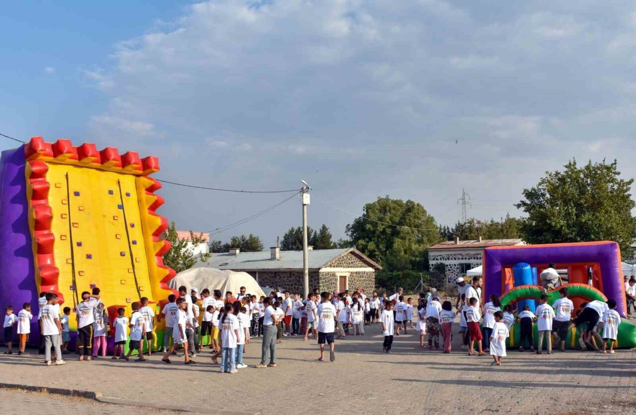 Diyarbakır Büyükşehir Belediyesi, çocukların talebi üzerine Dokuzçeltik Mahallesinde ’Çocuk Şenliği’
