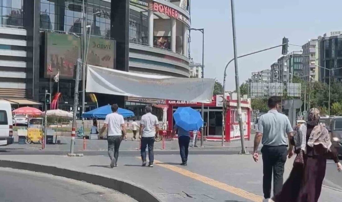 Diyarbakır’da sıcaktan korunmaya çalışan vatandaşlardan kimi AVM’ye sığındı, kimi de