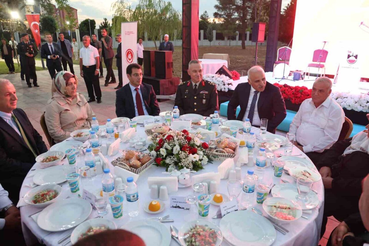 Diyarbakır’da 15 Temmuz Demokrasi ve Milli Birlik Günü dolayısıyla çeşitli