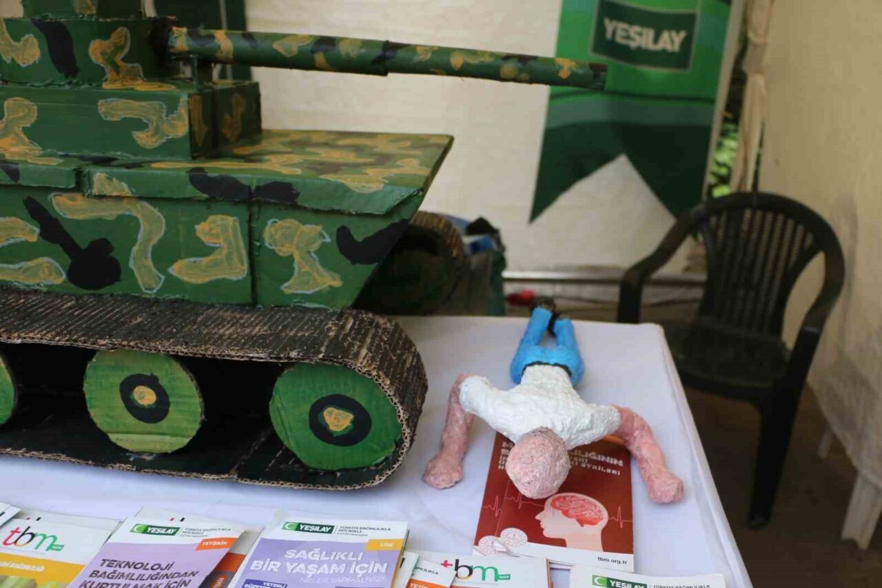 Diyarbakır Valiliği önünde, 15 Temmuz darbe girişiminin dokuzuncu yıl dönümü