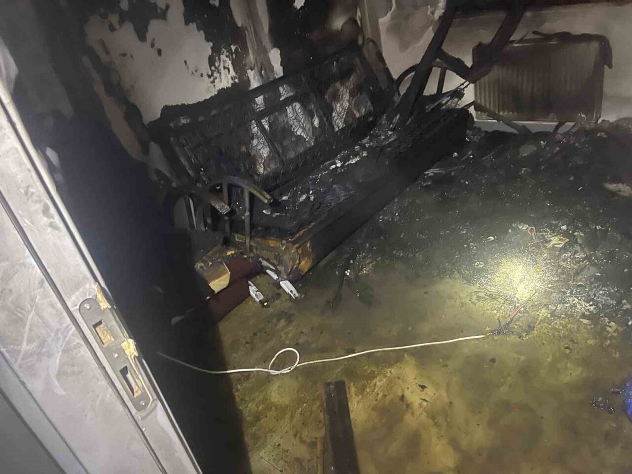 Diyarbakır’ın merkez Kayapınar ilçesinde bir evde çıkan yangın, itfaiye ekipleri