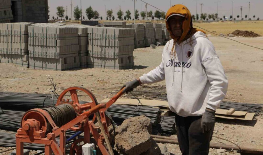 Diyarbakır’da etkisini artıran aşırı sıcak hava, inşaat işçilerini zor durumda