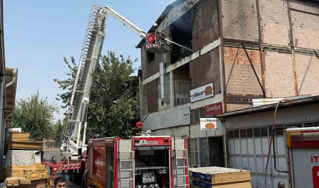 Diyarbakır’da bir mobilya boya atölyesinde yangın çıktı. Dumanlar gündüzü geceye