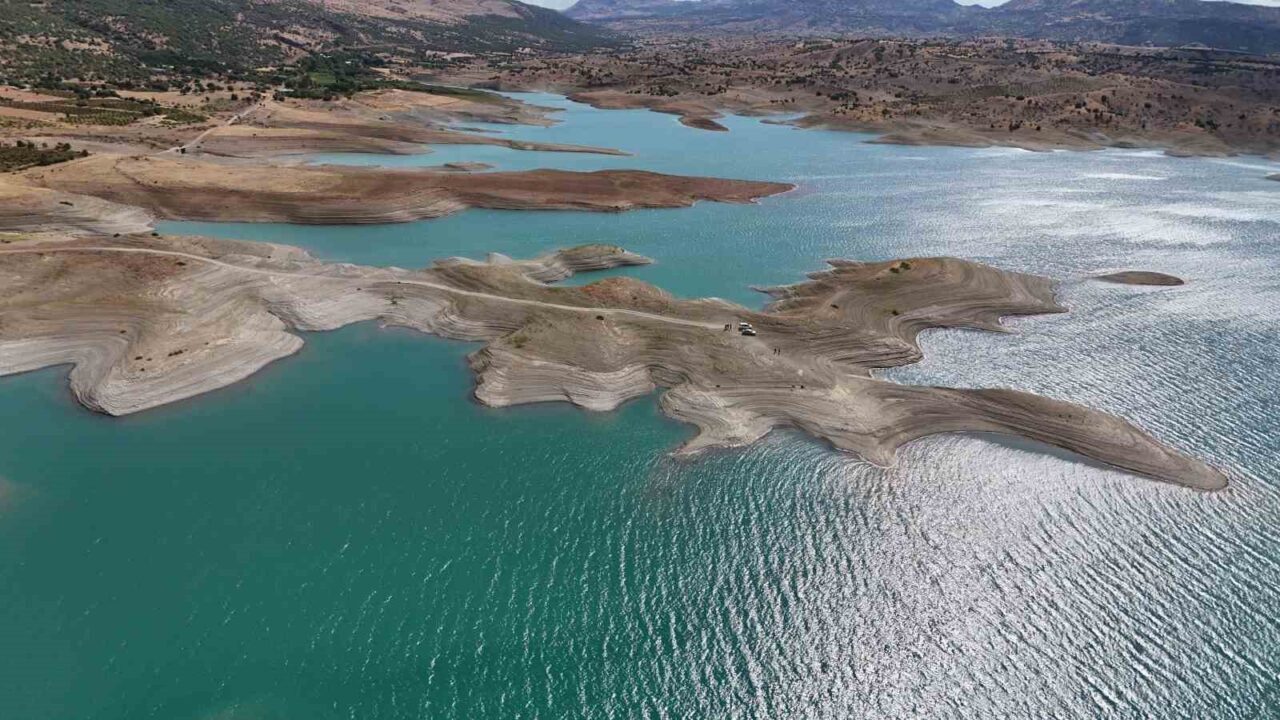 Diyarbakır’ın Maldivleri olarak bilinen Dicle Baraj Gölü’nün Ergani ilçesinde oluşturduğu