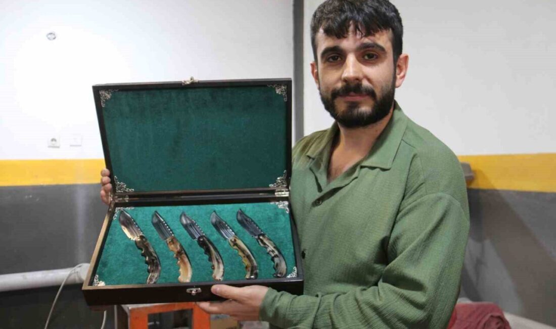Sivaslı bıçak ustası Emre Göçeri, 10 bin koç boynuzu arasından