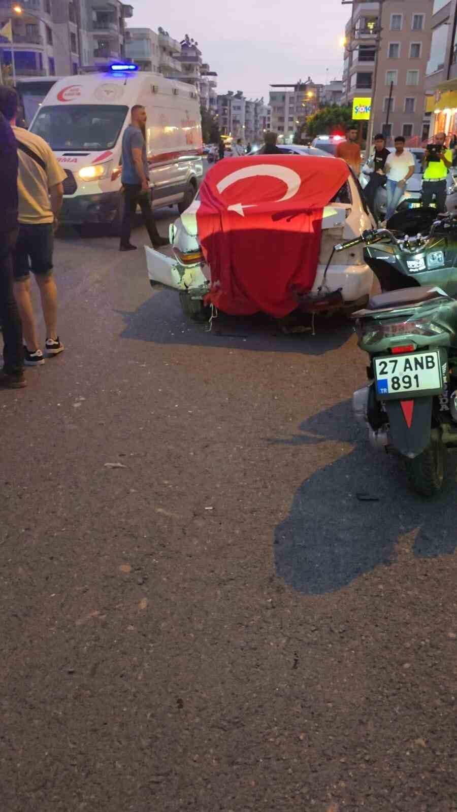 Hatay’ın Dörtyol ilçesinde asker uğurlama konvoyunda meydana gelen trafik kazasında