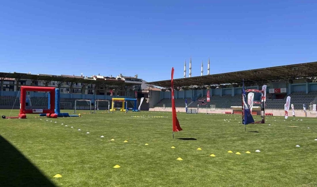 Maltepe’de Türkiye Hava Sporları Federasyonu tarafından düzenlenen ’İnsansız Hava Araçları