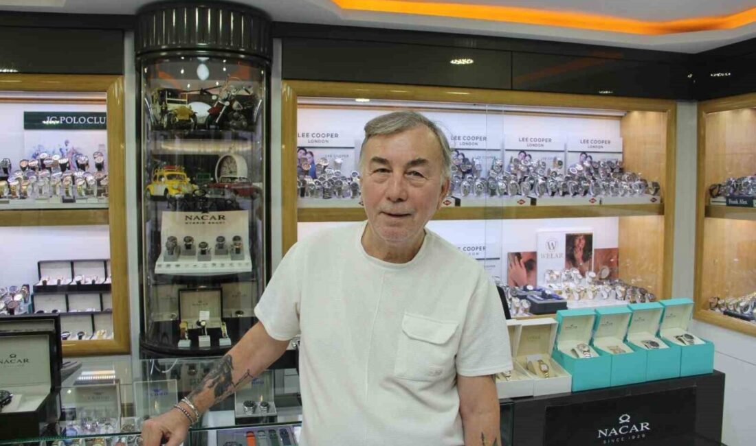 Eskişehir’de 15 yıldır saatçilik yapan Necdat Acerkan, yaz aylarıyla birlikte