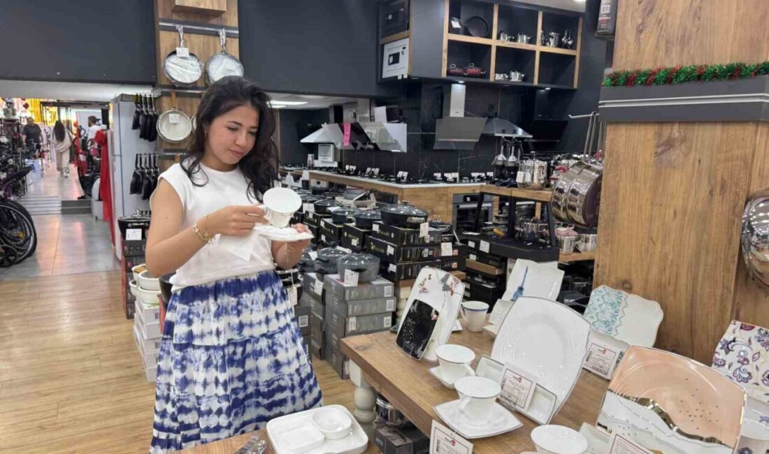 Eskişehir’de mobilya dükkânı işletmecisi Dilhan Kocabaş, yaz aylarının düğün sezonu